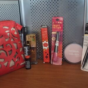 COVERGIRL Clean Fresh Powder with Red Makeup Bag